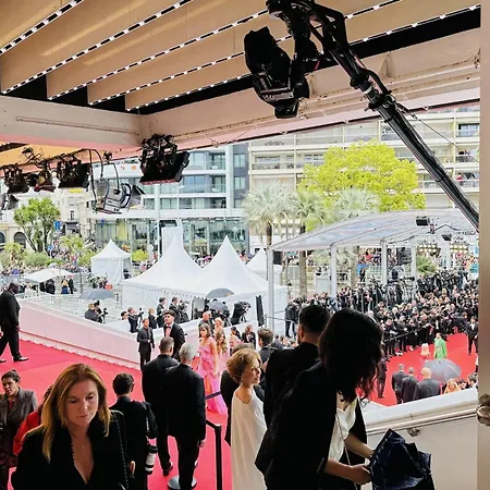 Ng - A 10 Mn Du Palais Des Festivals Cannes