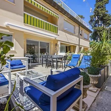 Ng - A 10 Mn Du Palais Des Festivals Cannes